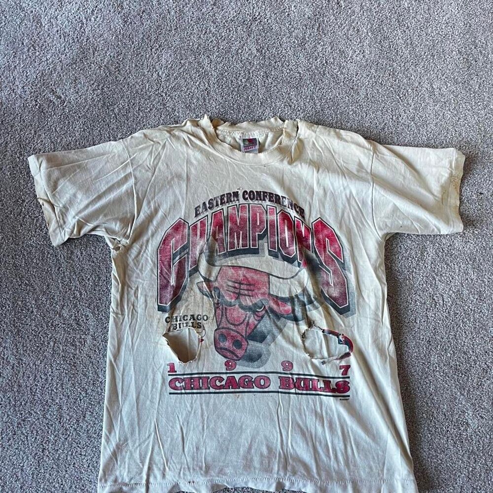 Vintage 1997 Chicago Bulls Eastern Conference Champions T-shirt
